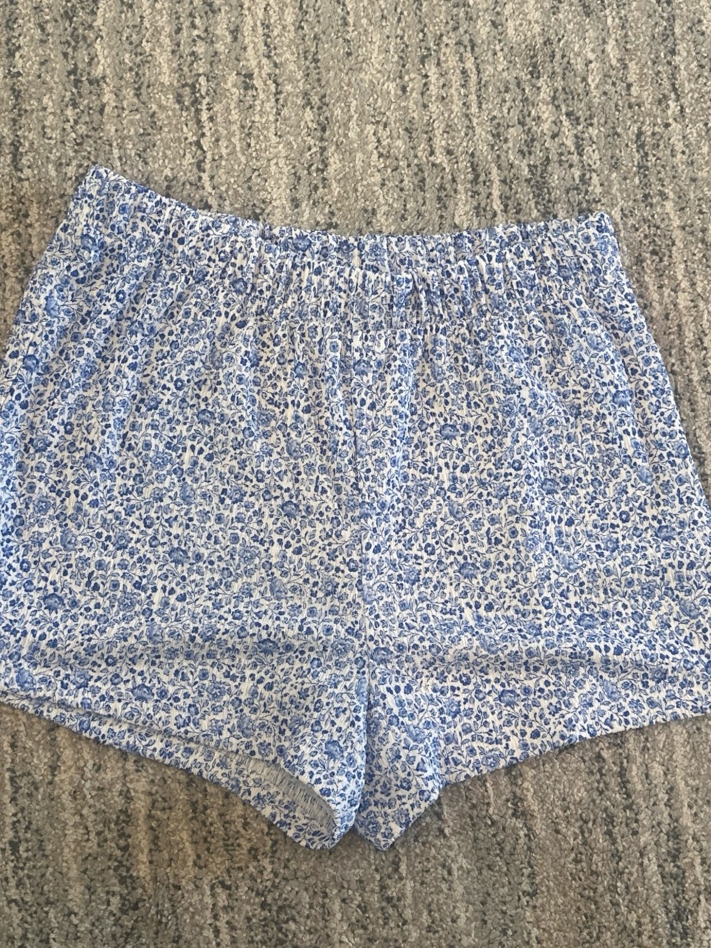 H&M Size Large Light Blue Floral Women's Shorts